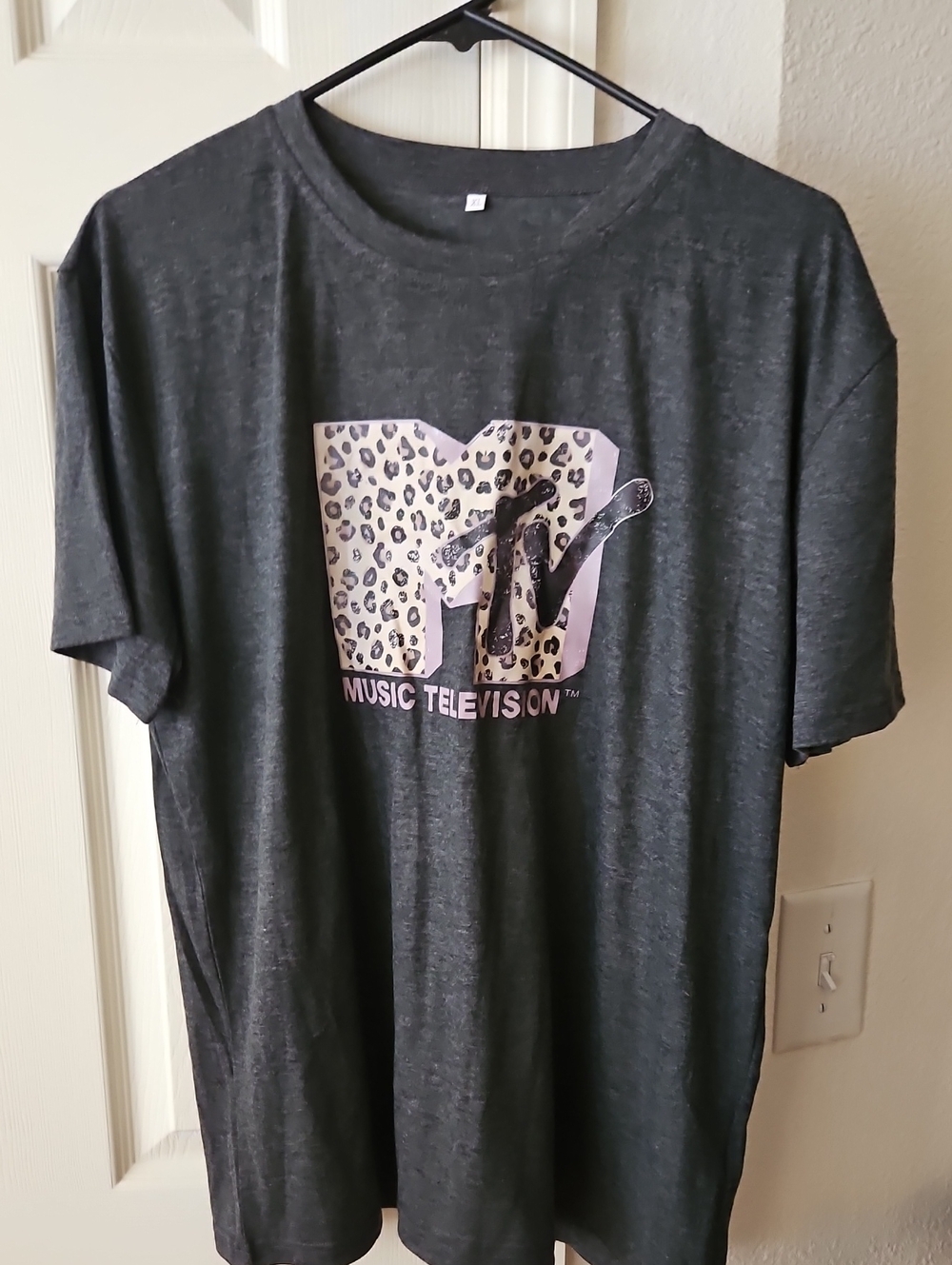 Logo MTV Black/gray Graphic Tee with Pink/Purple Leopard Logo